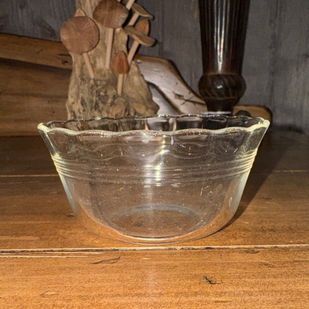 Pyrex Clear Scalloped Glass Bowl - Vintage Style